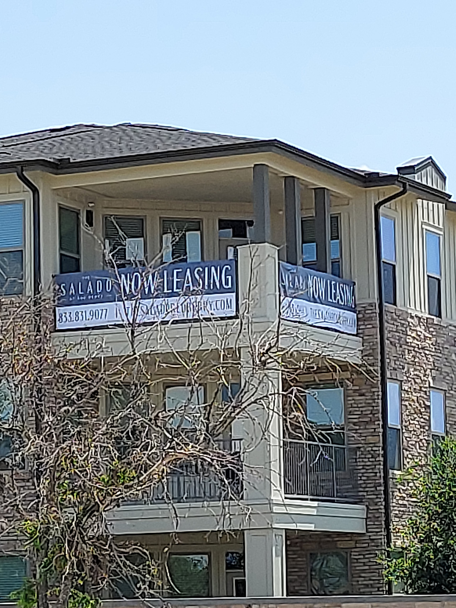 banners salado now leasing sign