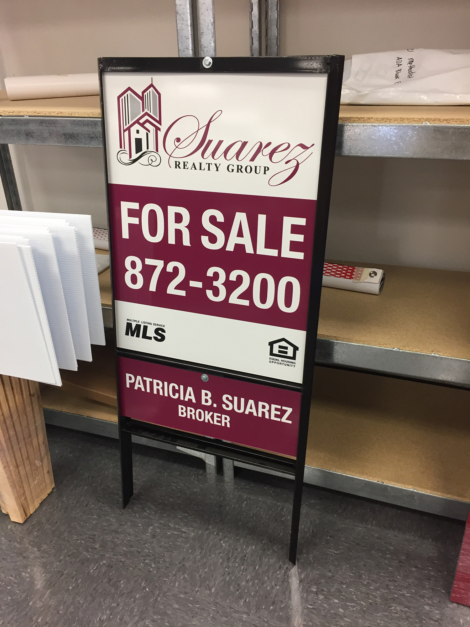 frames-and-hardware-real-estate-sign