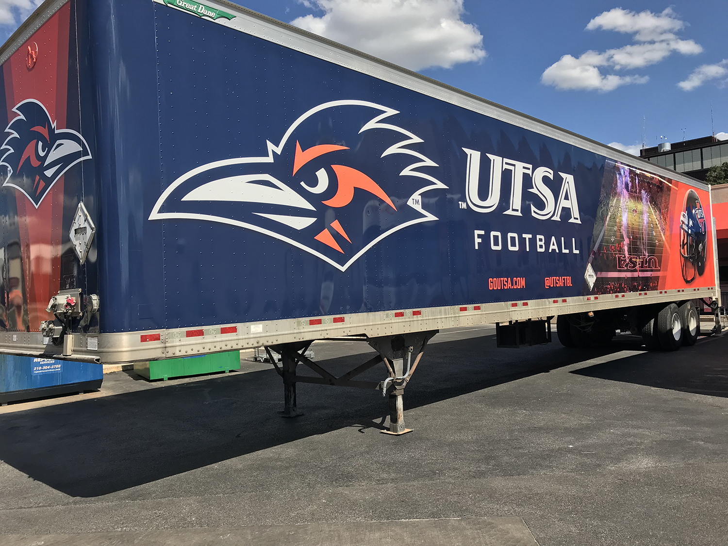 vehicle-car-wraps-graphics-UTSA-football-trailer
