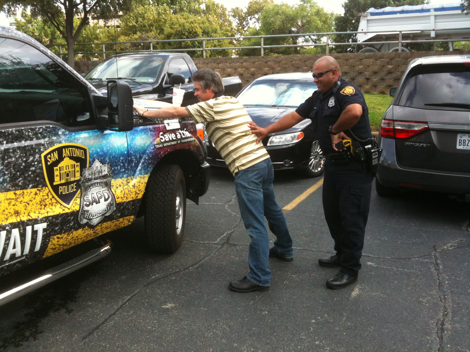 vehicle-car-wraps-graphics-cops-working