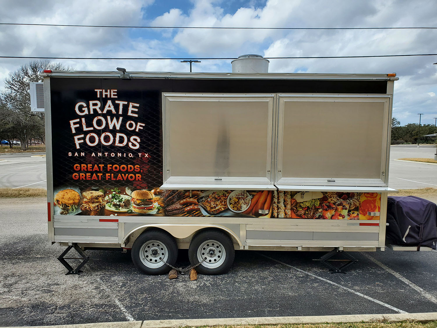 vehicle-car-wraps-graphics-grate-flow-of-foods