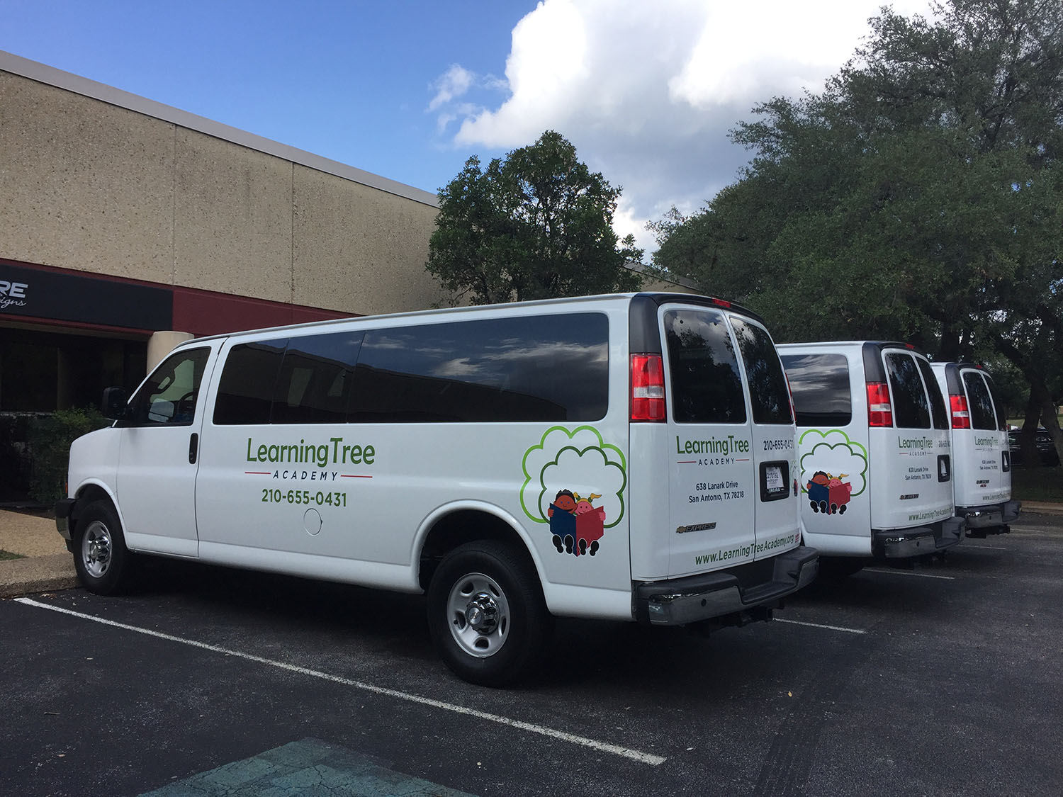 vehicle-car-wraps-graphics-learning-tree-shuttle-vans