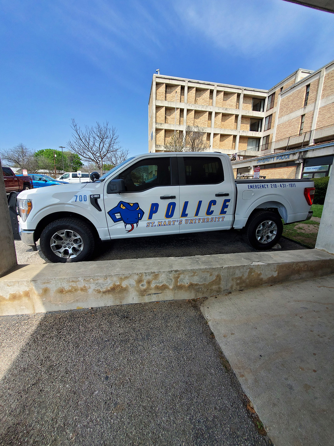 vehicle-car-wraps-graphics-policetruck
